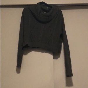 Green long sleeve patterned turtleneck